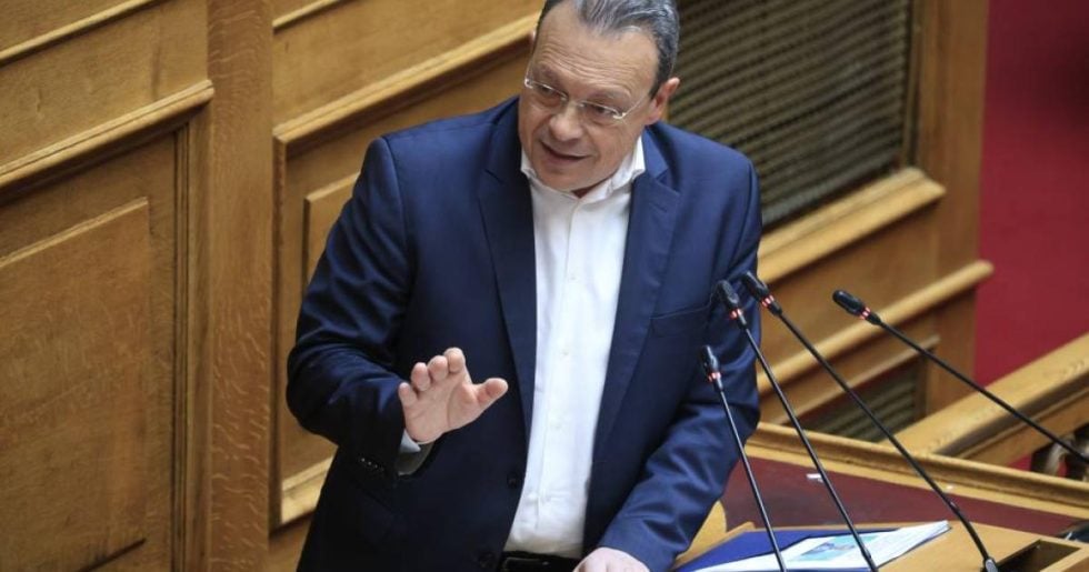 Φάμελλος: Η κυβέρνηση λειτουργεί σαν πλασιέ συμφερόντων αμερικανικών και γαλλικών εταιρειών